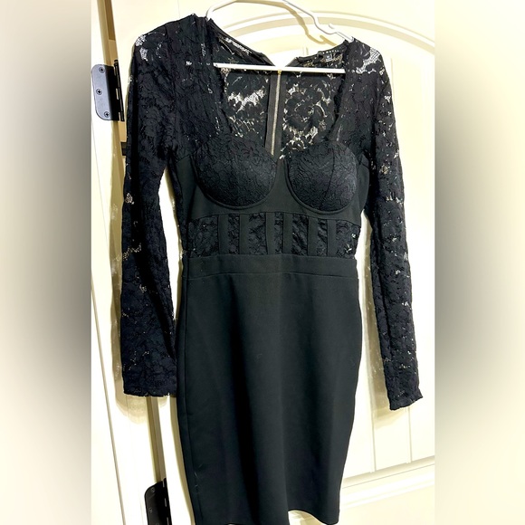 Dresses & Skirts - Lace dress